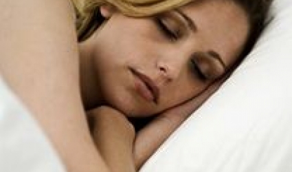 Почему женщины спят в косметике